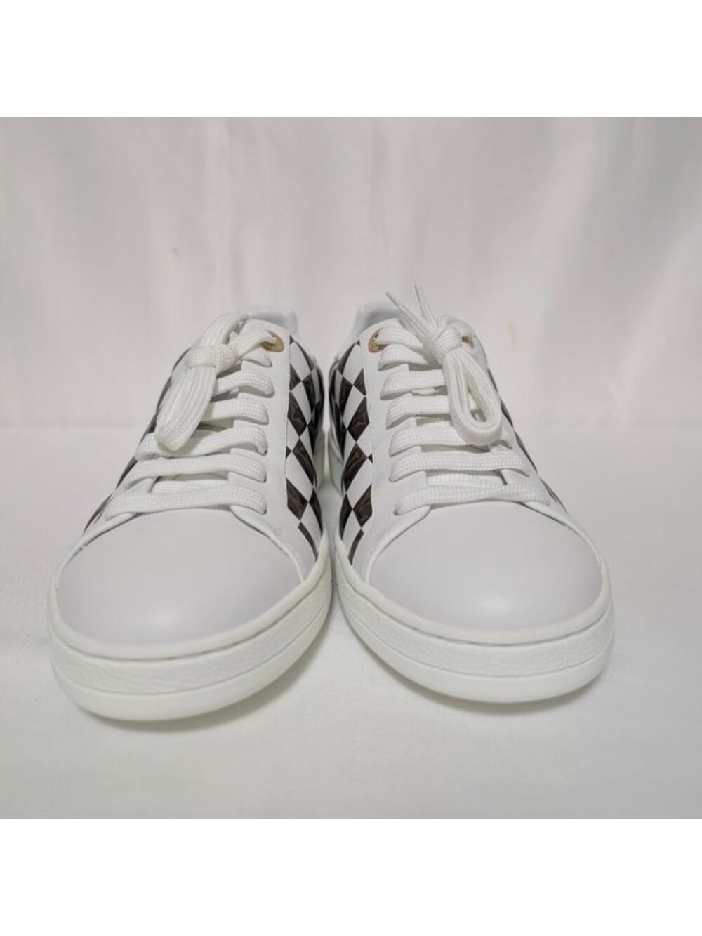 Louis Vuitton Front Row Sneaker - Picture 6 of 10